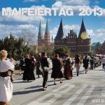 Der Maifeiertag 2013 wurde in der Hansestadt Lübeck u.a. mit der Musik von Lübecks Freibeutermukke gefeiert. Eine praktische Playlist umfasst 30 Videos dieser Veranstaltung.